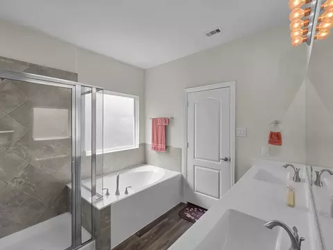 Bath - 398 Shoreview Dr, Conroe, TX 77303 photo 2 of 3