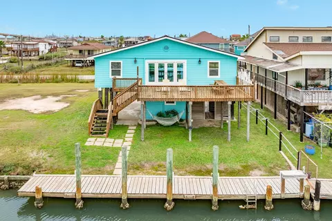 306 Pompano Ln, Surfside Beach, TX 77541