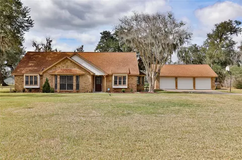 211 Bayou Rd, Lake Jackson, TX 77566