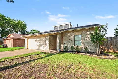 1227 Mission Dr, La Porte, TX 77571