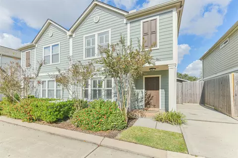 738 Redwing Place Dr, Houston, TX 77009