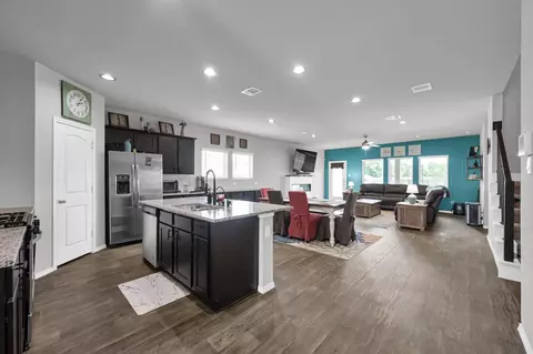 Entry Way - 6302 Hendricks Harbor Ct, Conroe, TX 77304 photo 3 of 4
