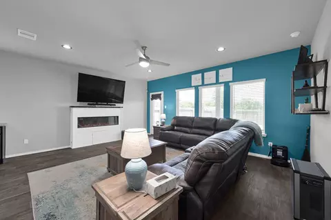 Living - 6302 Hendricks Harbor Ct, Conroe, TX 77304 photo 1 of 1