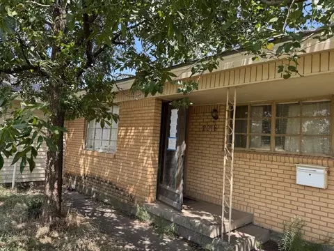 2018 Kokomo St, Plainview, TX 79072 photo 1