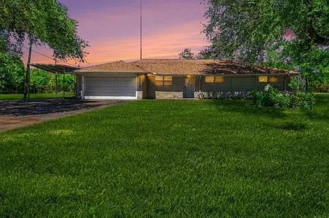 1703 Burnett Dr, Baytown, TX 77520