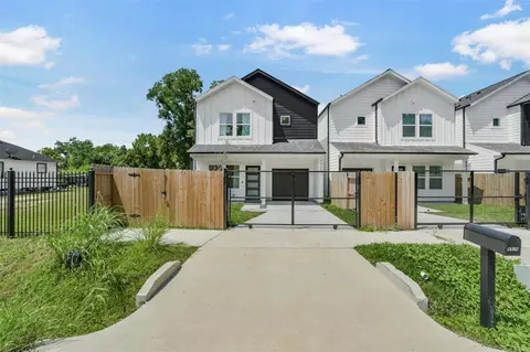 9525 Beckley St, Houston, TX 77088