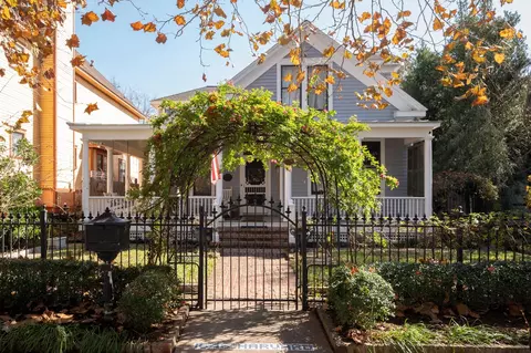 1646 Harvard St, Houston, TX 77008