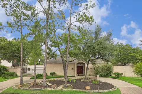 306 Gessner Rd, Bunker Hill Village, TX 77024