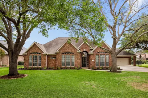 5210 Weston Dr, Weston Lakes, TX 77441
