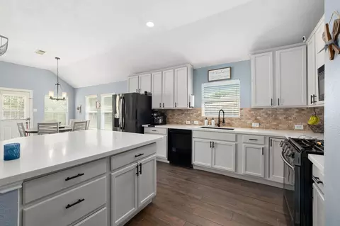 19127 Field Cottage Ln, Richmond, TX 77407