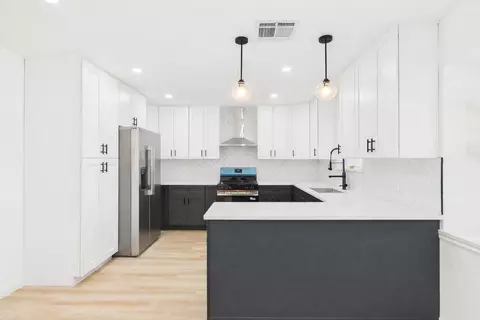 2002 Jones St, Rosenberg, TX 77471