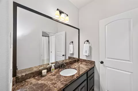 Bath - 6 Yarbrough Bend Ct, Spring, TX 77389 photo 7 of 8