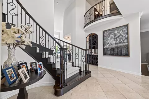 Entry Way - 6 Yarbrough Bend Ct, Spring, TX 77389 photo 2 of 6