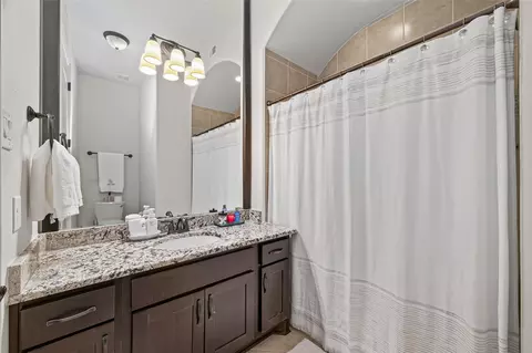 Bath - 6 Yarbrough Bend Ct, Spring, TX 77389 photo 5 of 8