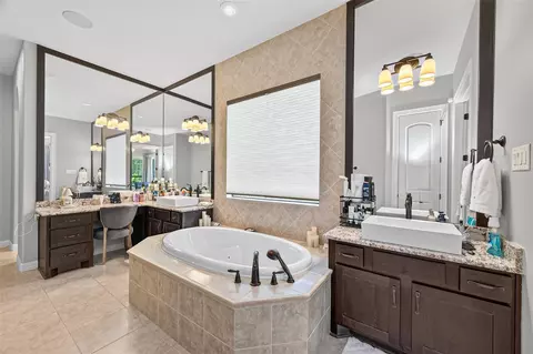 Bath - 6 Yarbrough Bend Ct, Spring, TX 77389 photo 1 of 8