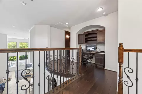 Entry Way - 6 Yarbrough Bend Ct, Spring, TX 77389 photo 5 of 6