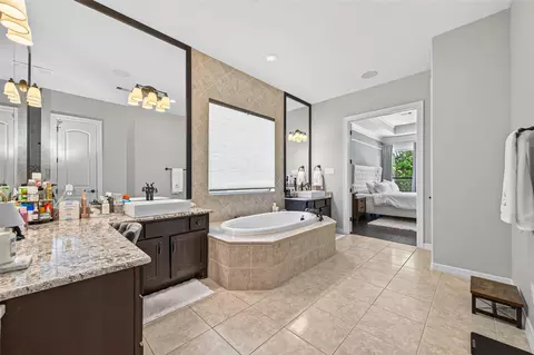 Bath - 6 Yarbrough Bend Ct, Spring, TX 77389 photo 3 of 8