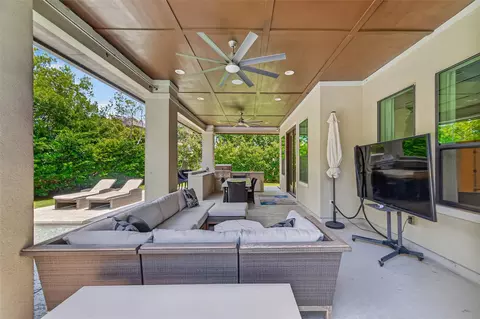 Exterior - 6 Yarbrough Bend Ct, Spring, TX 77389 photo 6 of 10