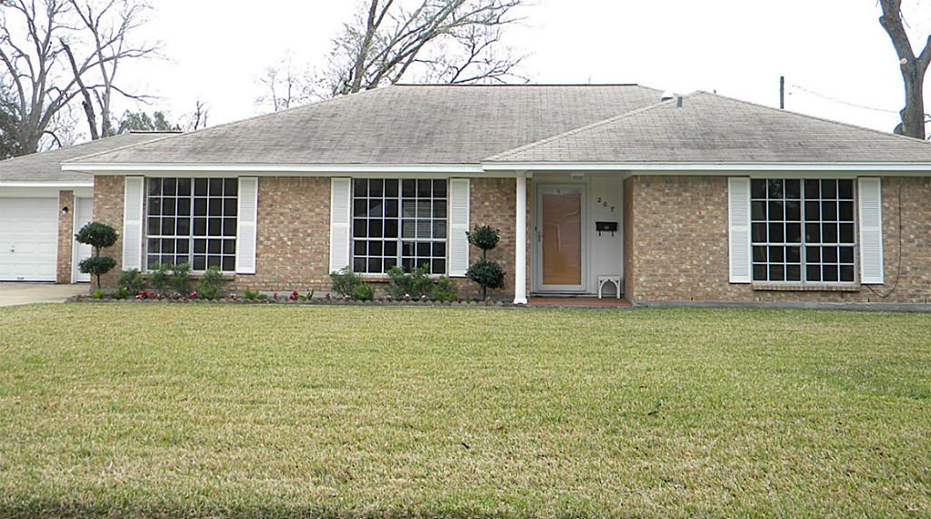 207 W Washington St, Webster, TX 77598 photo 1
