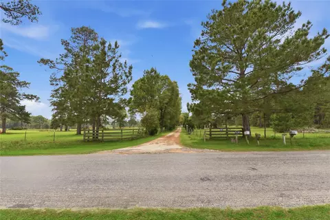 872 Four Notch Rd, Huntsville, TX 77340