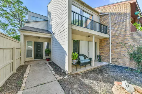 68 Chervil Cmn, Lake Jackson, TX 77566