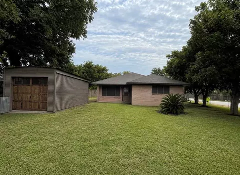 1217 James St, Rosenberg, TX 77471