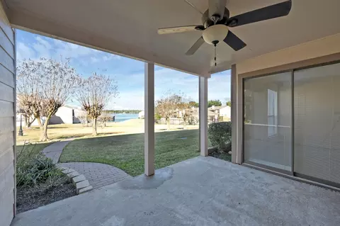 104 Lakeview Ter #D, Montgomery, TX 77356