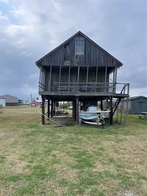 302 Flamingo St, Sargent, TX 77414