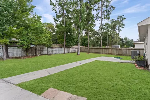 Exterior - 10920 Fairview Dr, Conroe, TX 77385 photo 5 of 8