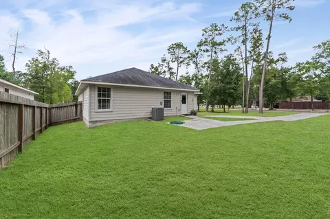 Exterior - 10920 Fairview Dr, Conroe, TX 77385 photo 6 of 8