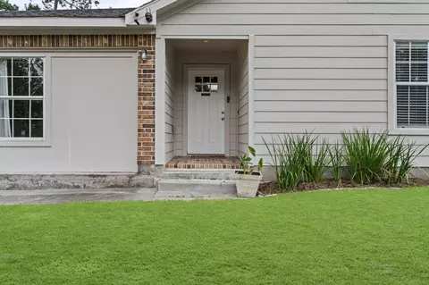 Exterior - 10920 Fairview Dr, Conroe, TX 77385 photo 4 of 8