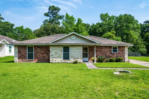 1041 Magnolia Point Dr, Huffman, TX 77336