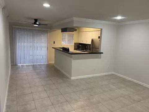 8229 Kingsbrook Rd #228, Houston, TX 77024