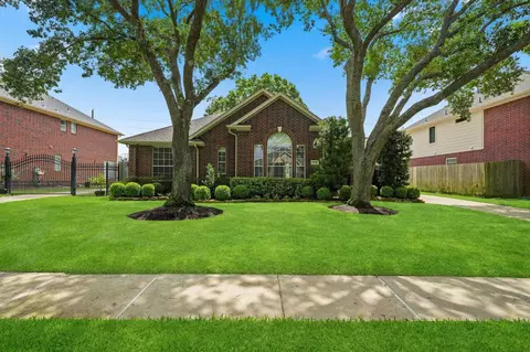 5718 Pebble Bank Ln, Houston, TX 77041