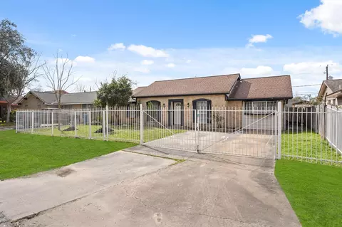 9231 Cobbleshire Dr, Houston, TX 77037