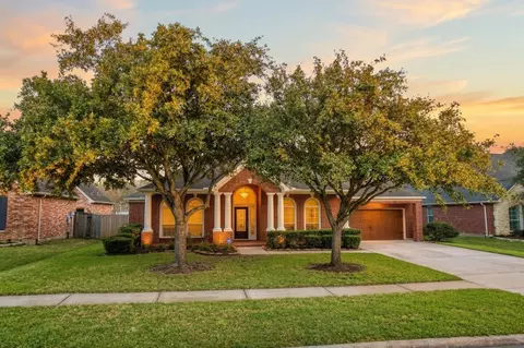 2227 Greenhaven Dr, Sugar Land, TX 77479