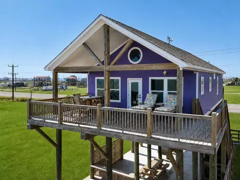 2302 Highway 87, Gilchrist, TX 77617