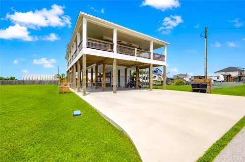 952 Sandollar, Crystal Beach, TX 77650
