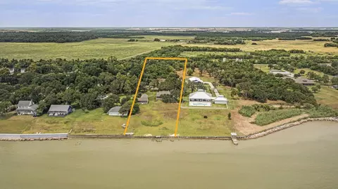 7414 Ocean Dr, Beach City, TX 77523