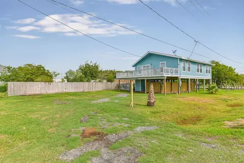1004 20th St, Dickinson, TX 77539