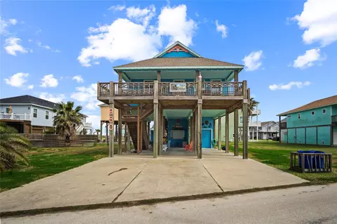 980 Fisherman Dr S, Crystal Beach, TX 77650