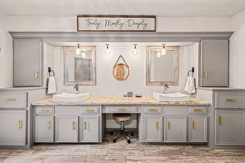 Bath - 9530 Arcade Dr, Spring, TX 77379 photo 2 of 3