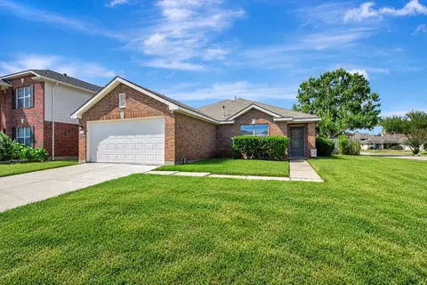 4802 Quiet Canyon Dr, Friendswood, TX 77546
