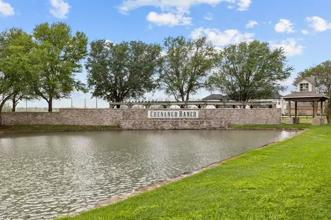 21610 Chenango Lake Dr, Angleton, TX 77515