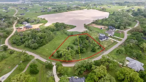 21610 Chenango Lake Dr, Angleton, TX 77515 photo 2