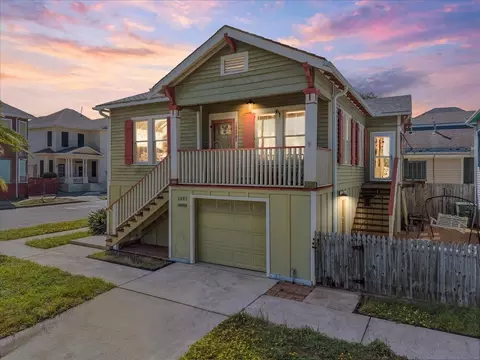 1327 16th St, Galveston, TX 77550