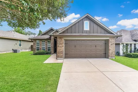135 Brookside Dr, Huntsville, TX 77320