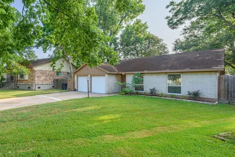 516 Saint Charles St, League City, TX 77573