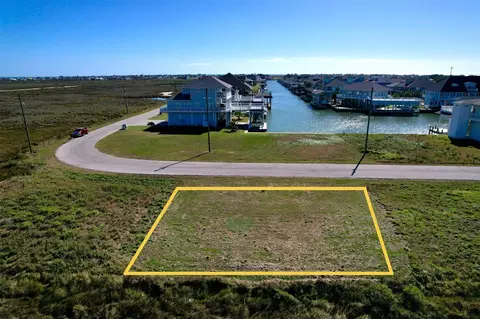 1270 Lagoon Dr, Crystal Beach, TX 77650