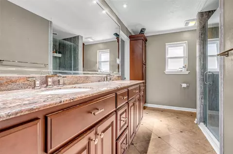 Bath - 631 Andover St, Spring, TX 77373 photo 2 of 4